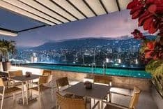 York Luxury Suites, Curio Collection by Hilton